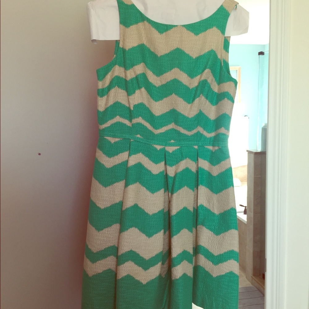 Adorable green chevron dress